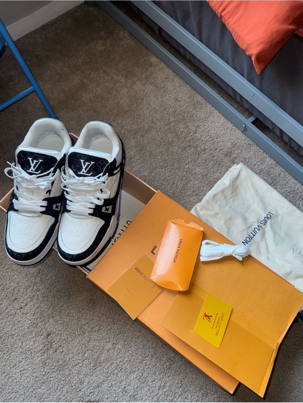 Louis Vuitton Kids White and Black Low-Top Sneakers with LV Logo - Picture 2 of 5